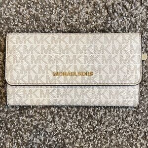 Michael Kors Beige Signature Wallet